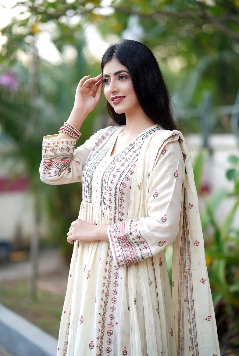 Grace in Cream: Embroidered Floral Kurta Elegance